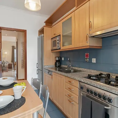 Ajuda Iii By An Island 푼샬