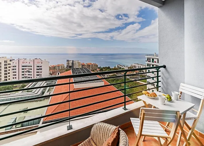 Ajuda Iii By An Island